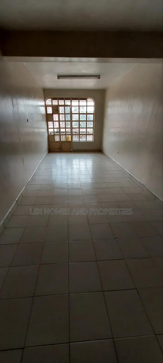 Office to Let Facing Road - main view