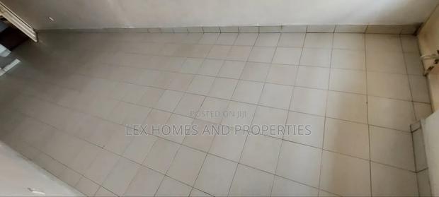 Office to Let Facing Road - thumbnail 6