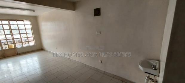 Office to Let Facing Road - thumbnail 8