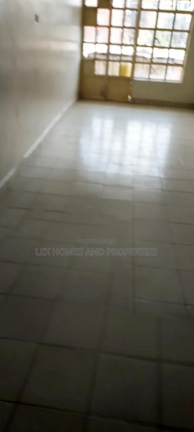 Office to Let Facing Road - thumbnail 9