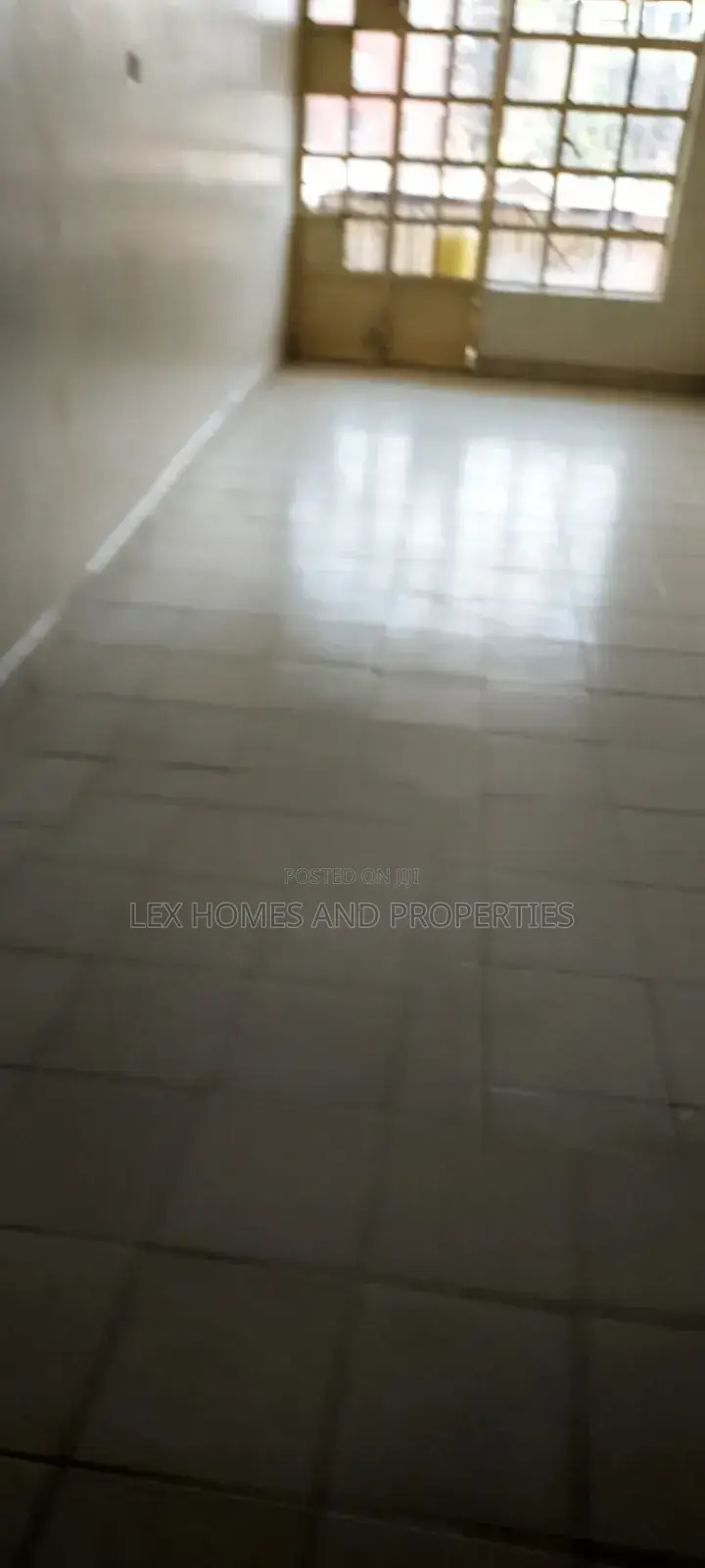 Office to Let Facing Road