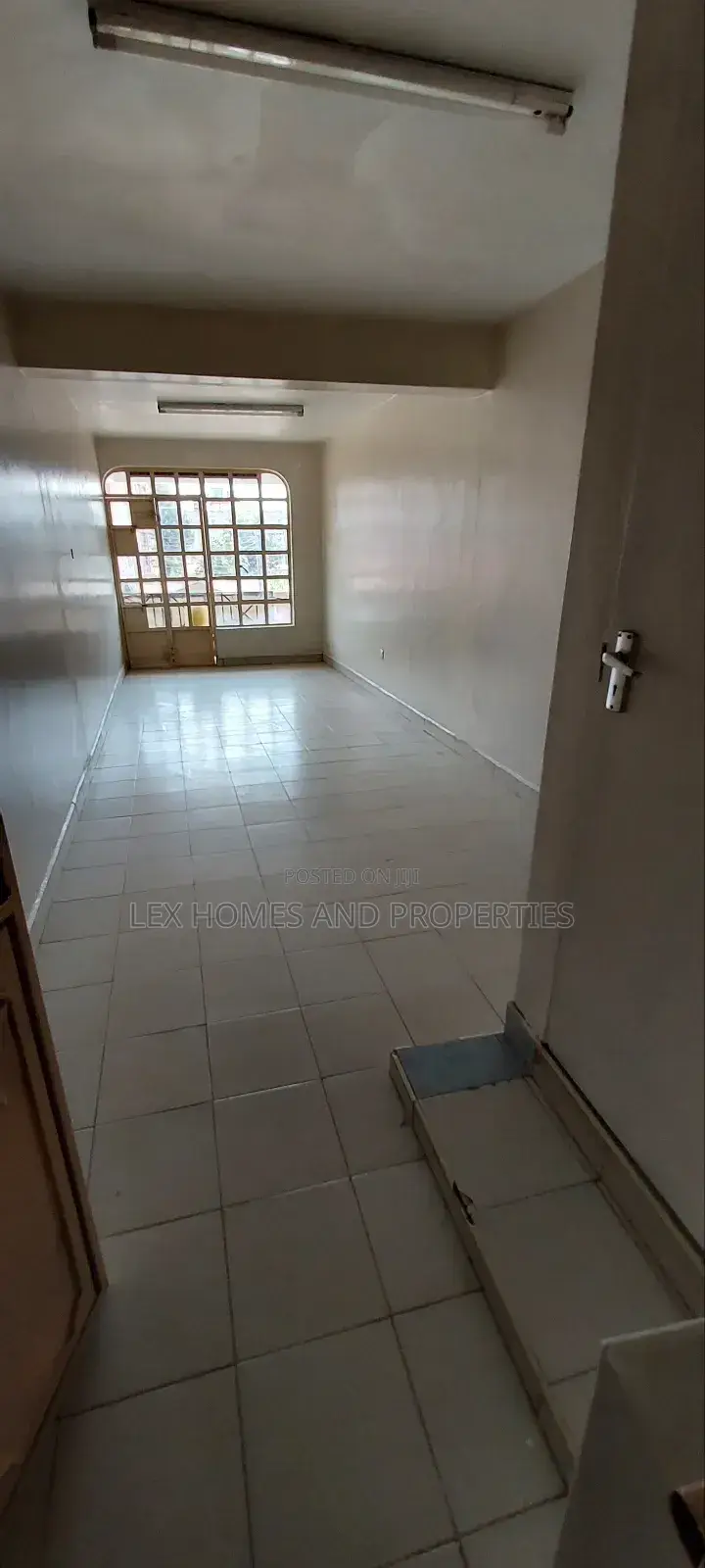 Office to Let Facing Road