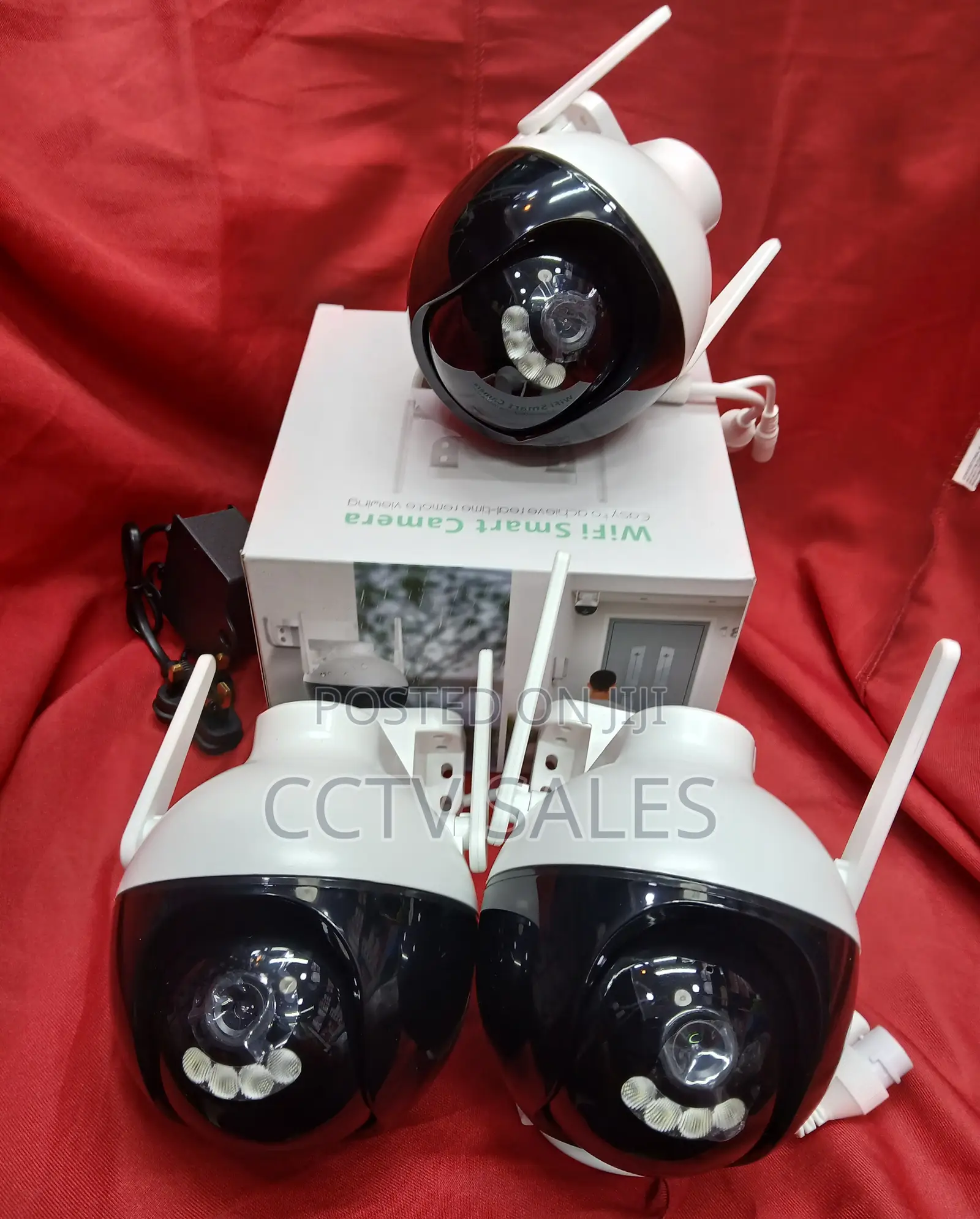 Two-Way Audio Outdoor 4mp Ip Icsee Camera With in Built Mic for Audio