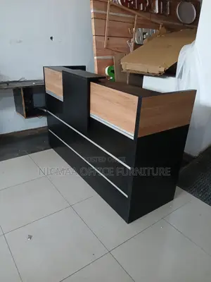 Advanced Reception Modern Desk