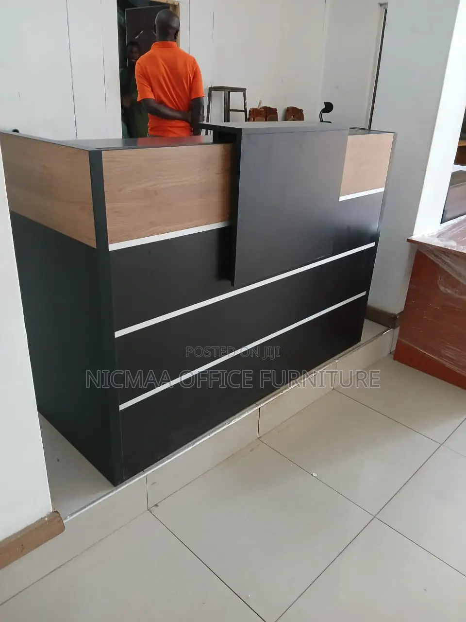 Advanced Reception Modern Desk