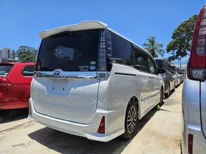 Toyota Voxy 2018 White