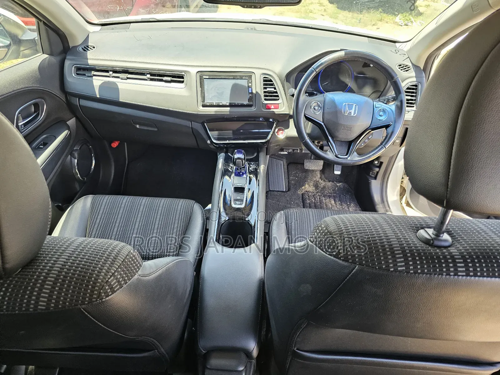 Honda Vezel 1.5 Hybrid 2WD 2018 Pearl
