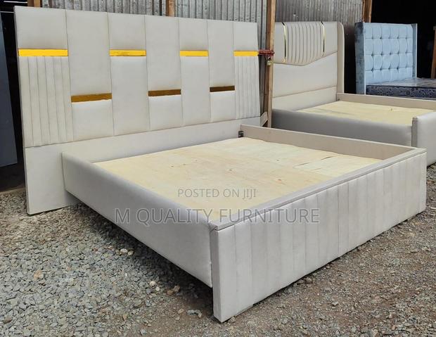 Minimalist Modern Extended Headboard Bed