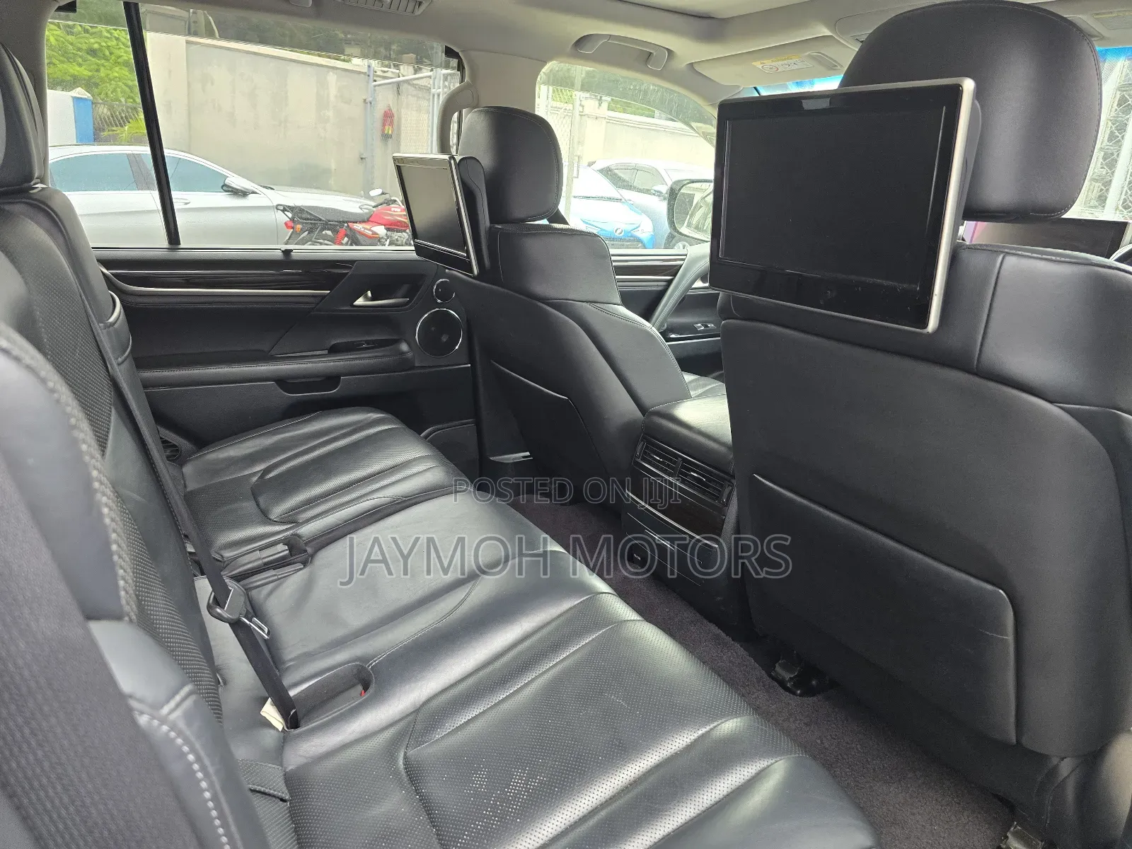Lexus LX 2017 White