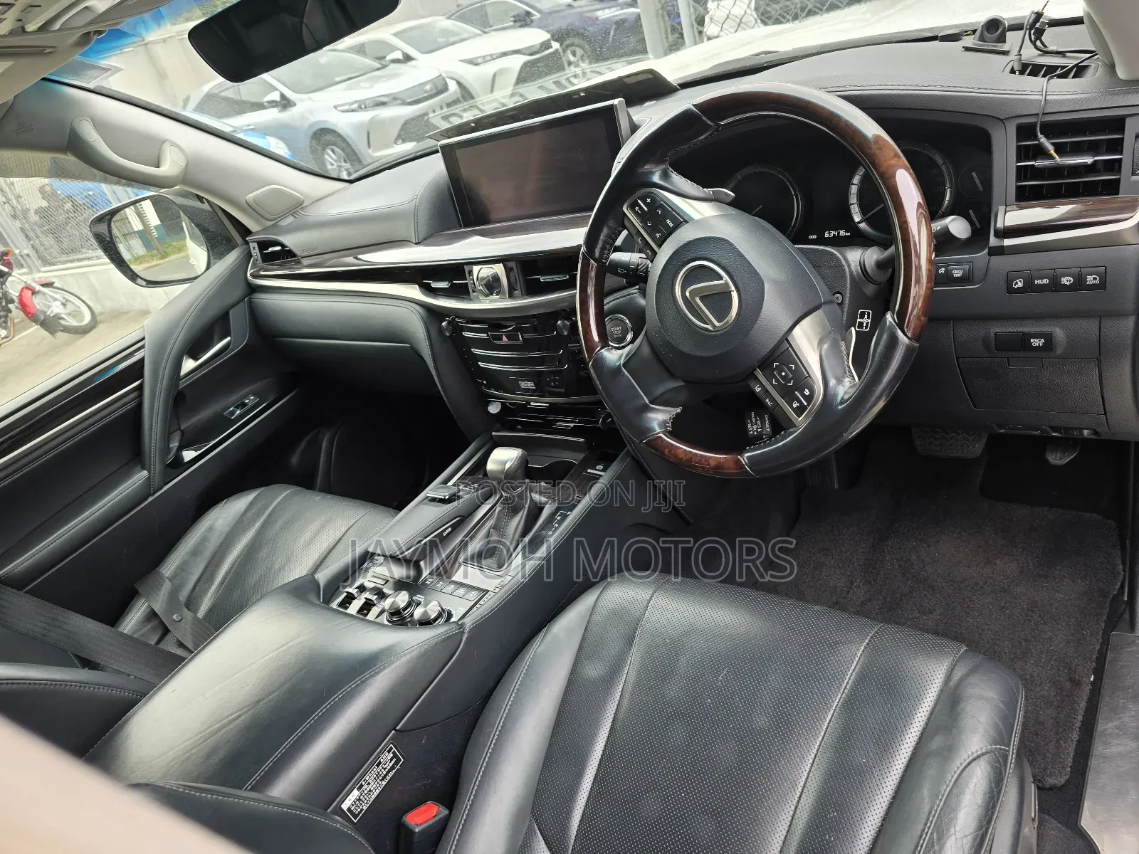 Lexus LX 2017 White