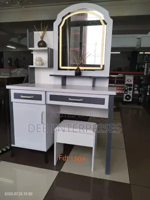 Executive Big Dressing Table With Sliding Mirror