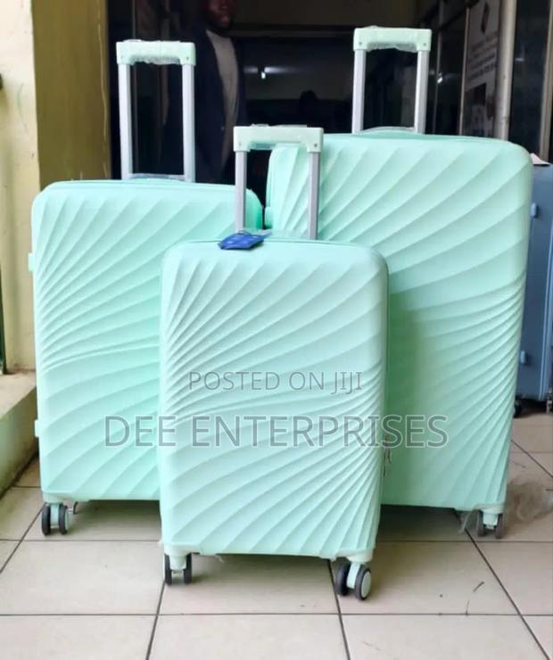 3 in 1 Luxurious Unbreakable Suitcase With Double Zip Size 1