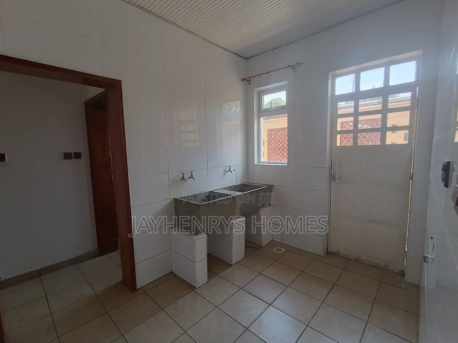 5bdrm House in Roysambu for sale