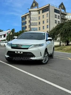 Toyota Harrier 2.0 4WD 2019 White