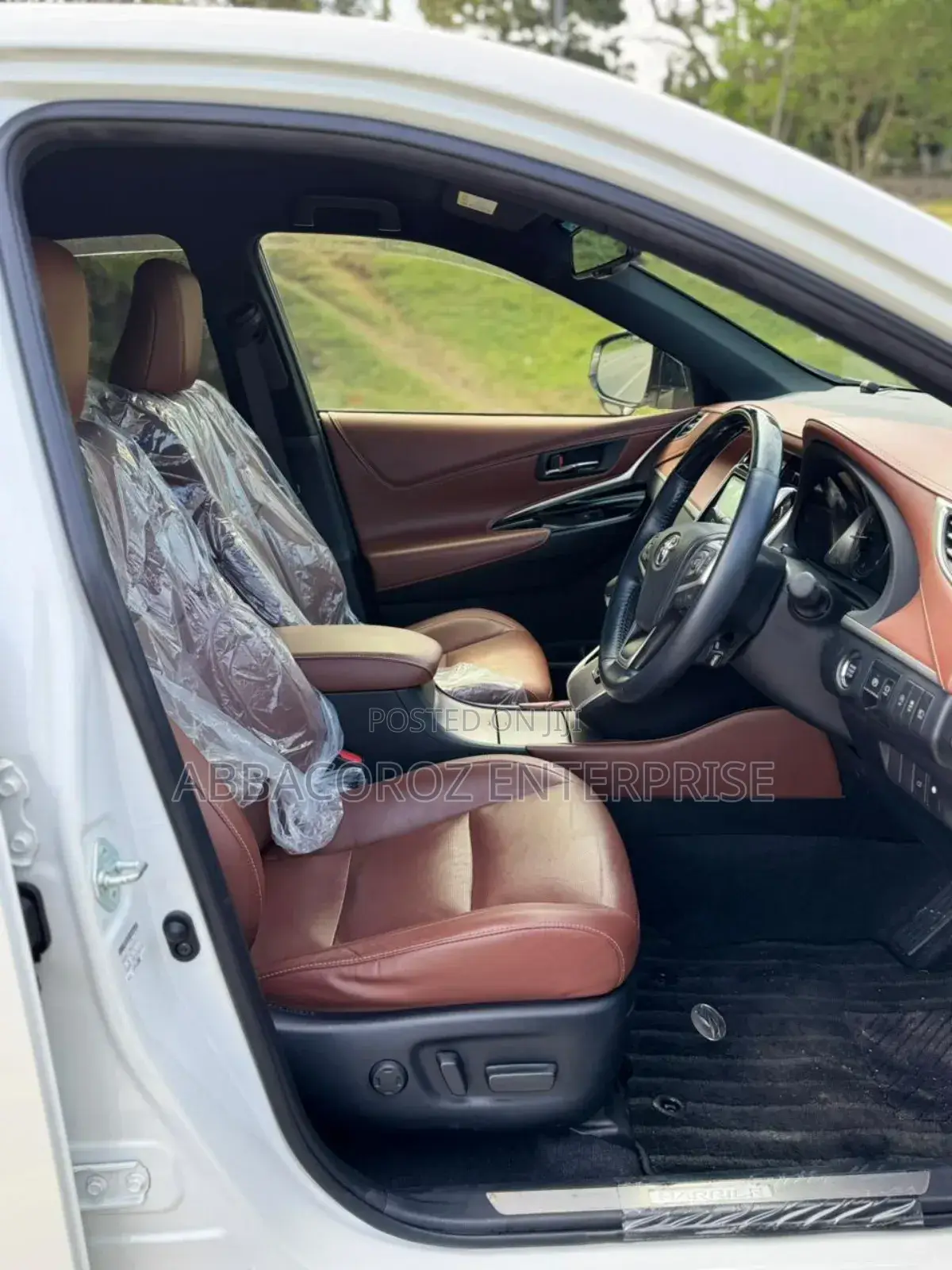 Toyota Harrier 2.0 4WD 2019 White
