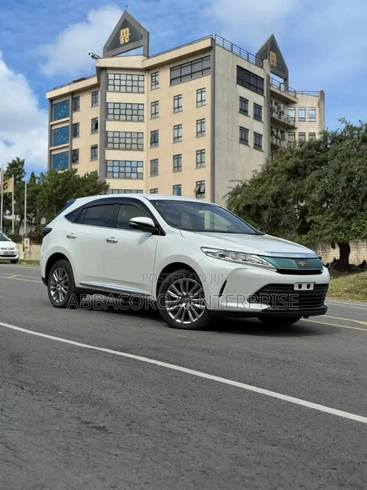 Toyota Harrier 2.0 4WD 2019 White