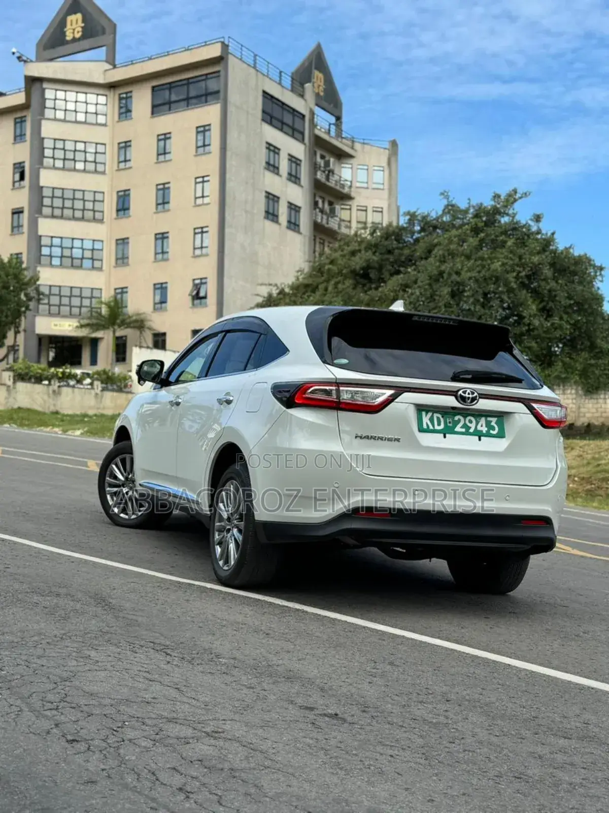 Toyota Harrier 2.0 4WD 2019 White