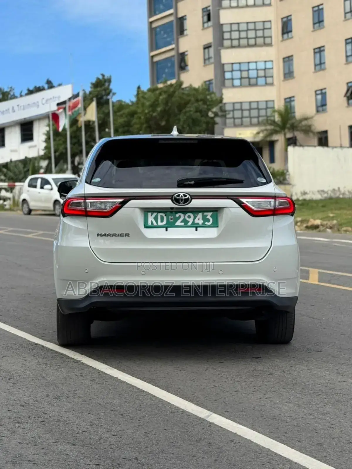 Toyota Harrier 2.0 4WD 2019 White