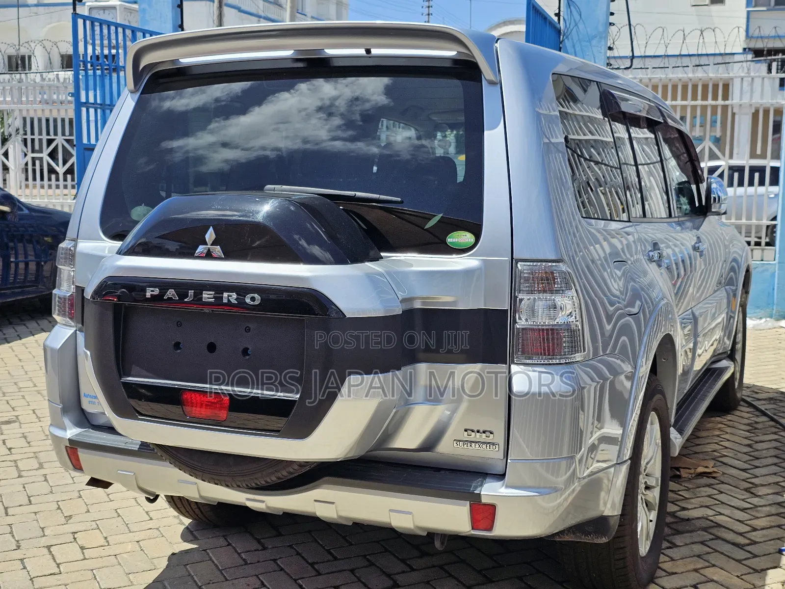 Mitsubishi Pajero V80 3.2 DI-D 2018 Silver