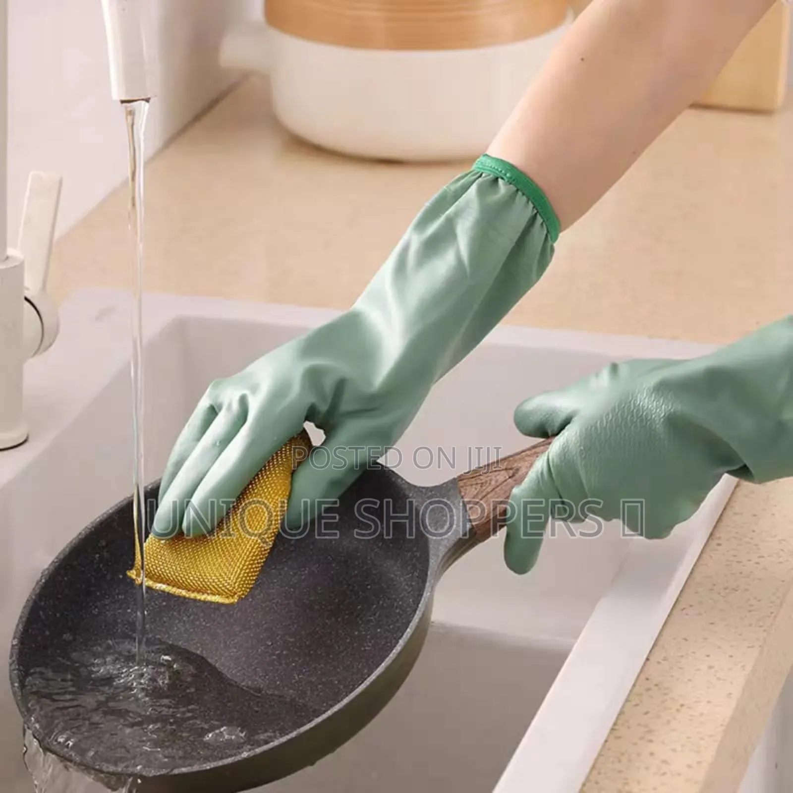 A Pair of Thickened Latex Gloves