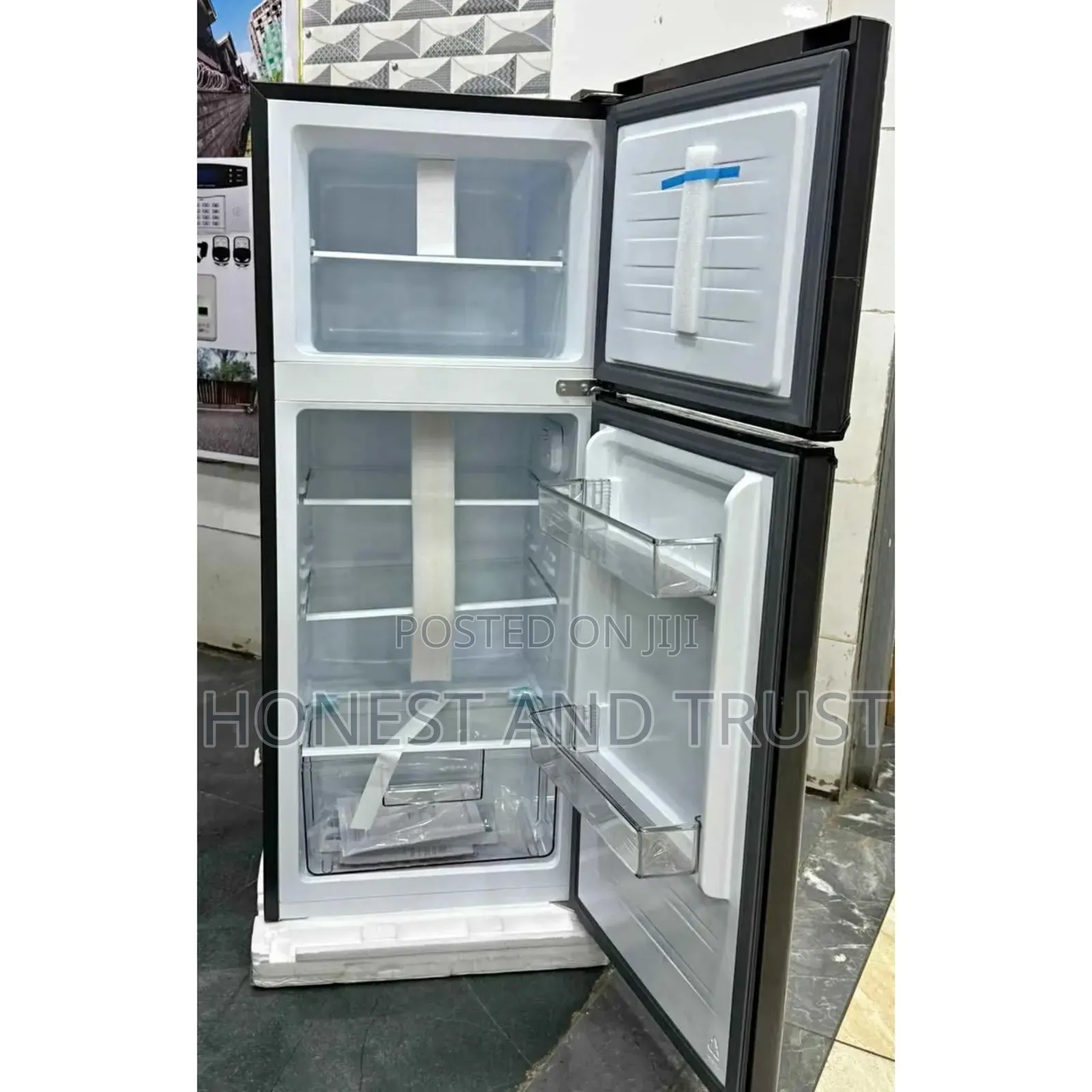 TCL Double Door Refrigerator 153l