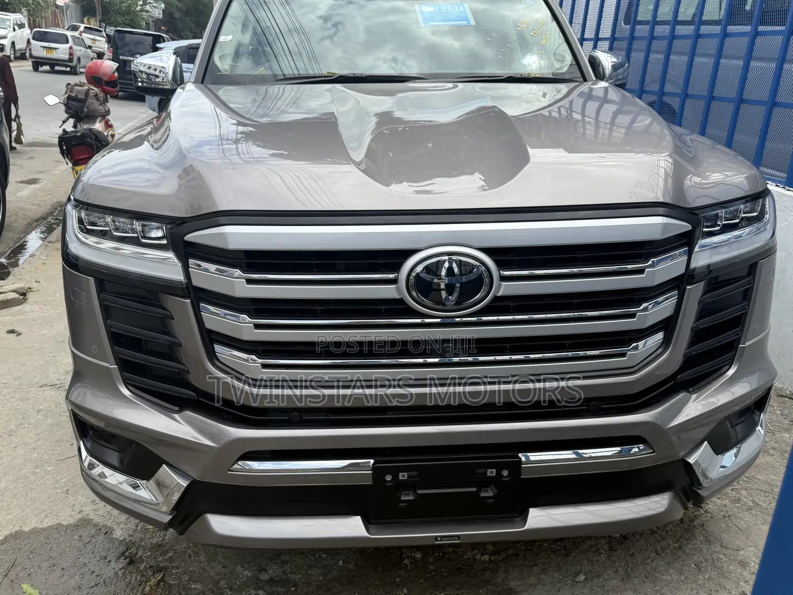 Toyota Land Cruiser 2023 Gold