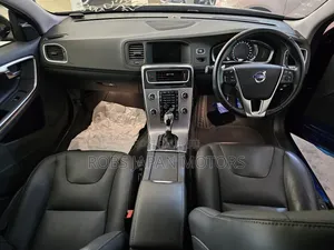 Volvo V60 T5 Dynamic AWD 2018 Black