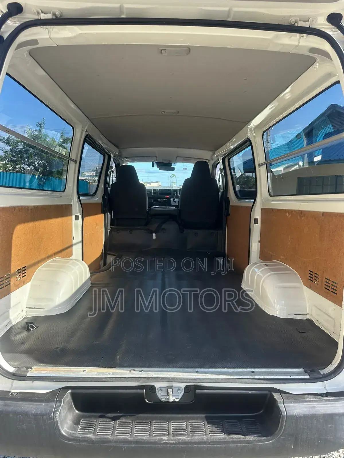 Toyota HiAce 2019 White