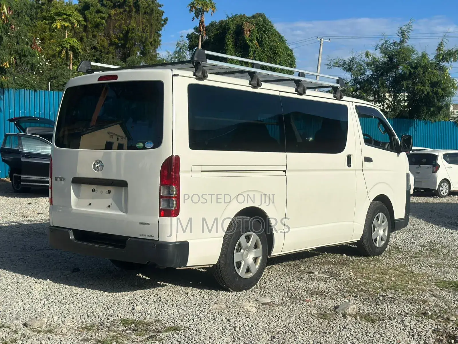 Toyota HiAce 2019 White
