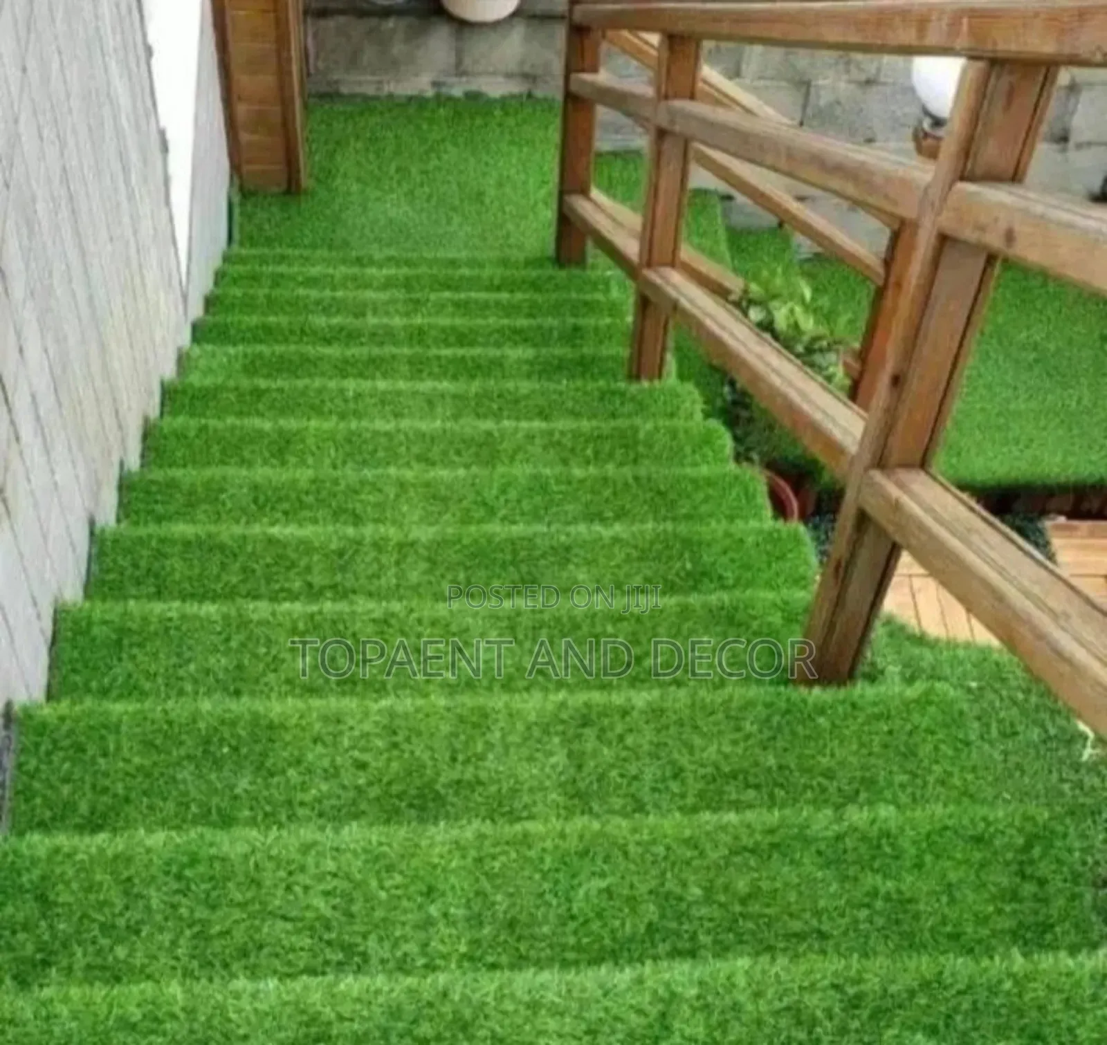 Fully Covered Staircase With Artificial Grass Carpet for Easy Cleaning