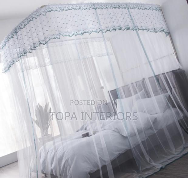 White Mosquito Nets With Two Strong Stands for Mosquito Protection