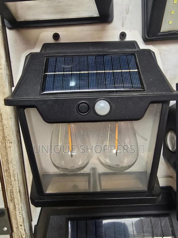 999-2 Quality Wall Solar Light With 2 Bulbs - main view
