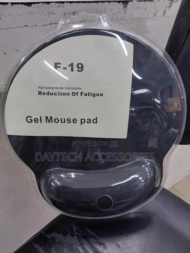 Quality Comfortable Mouse Pad With Gel Wrist Support F-19