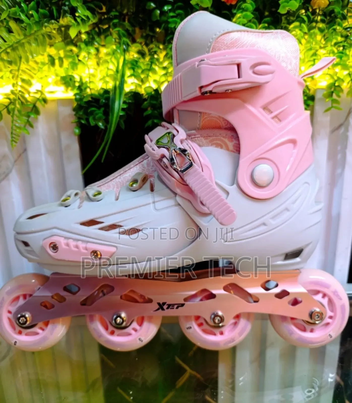 4 Size Adjustable Hard Boot With Rubber Wheels.