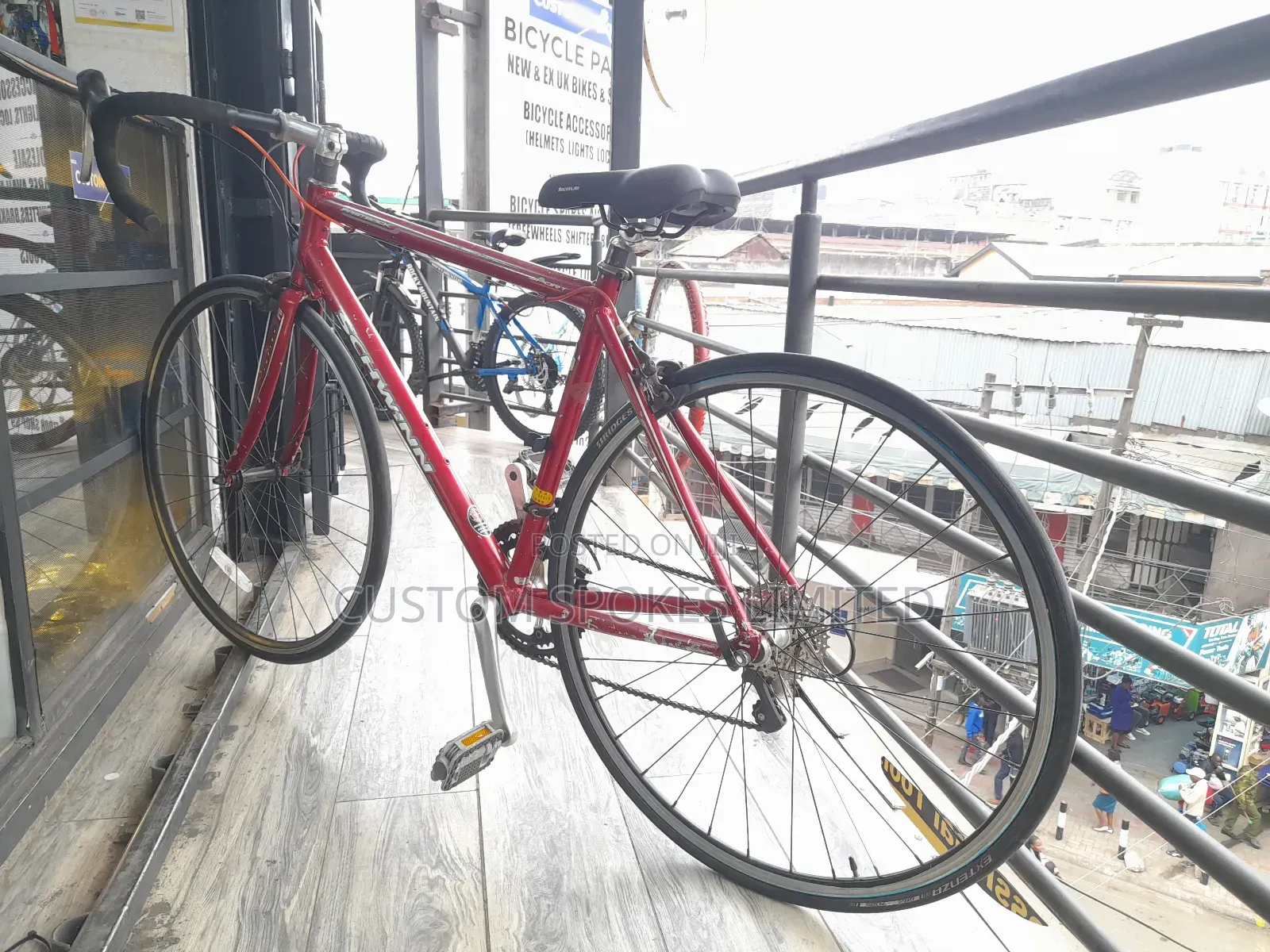 Ex Uk Aluminum Schwinn 700 2x8 Road Bike