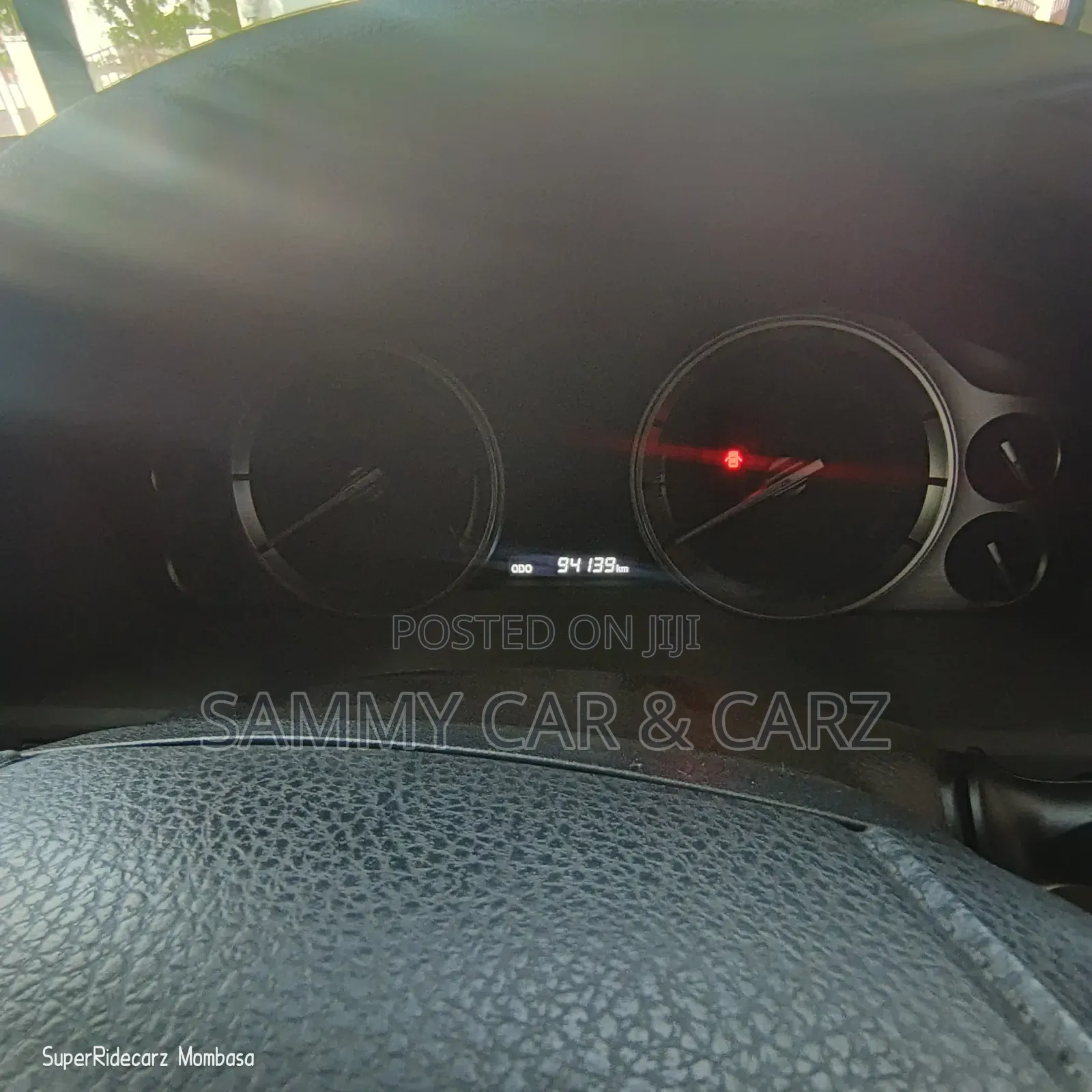 Toyota Land Cruiser 4.6 V8 AX 2017 Gold