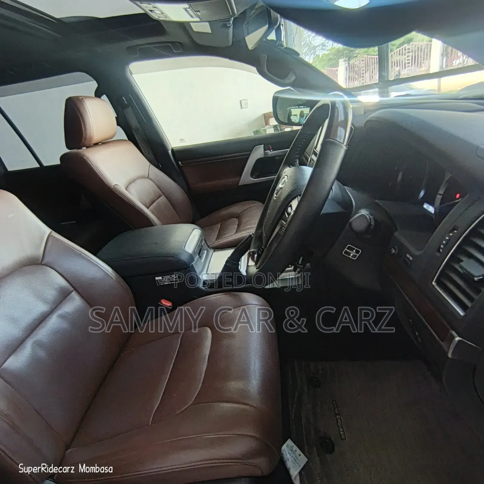 Toyota Land Cruiser 4.6 V8 AX 2017 Gold