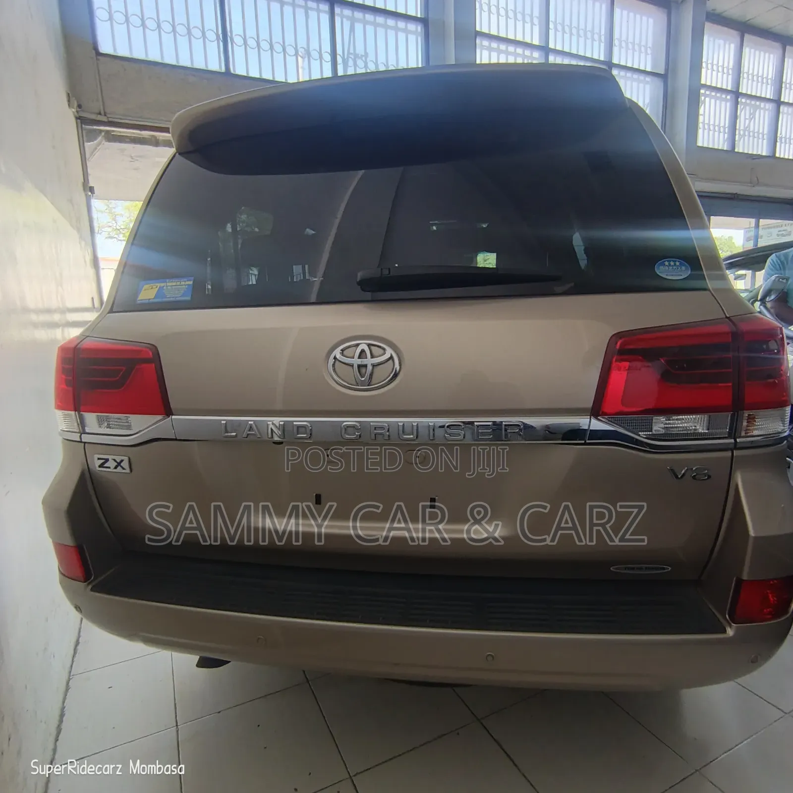Toyota Land Cruiser 4.6 V8 AX 2017 Gold