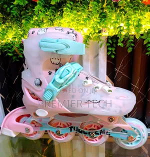 4 Size Adjustable Soft Boot With Pu Wheels.