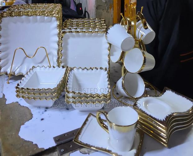 30pcs Wavy Gold Dinner Set - main view