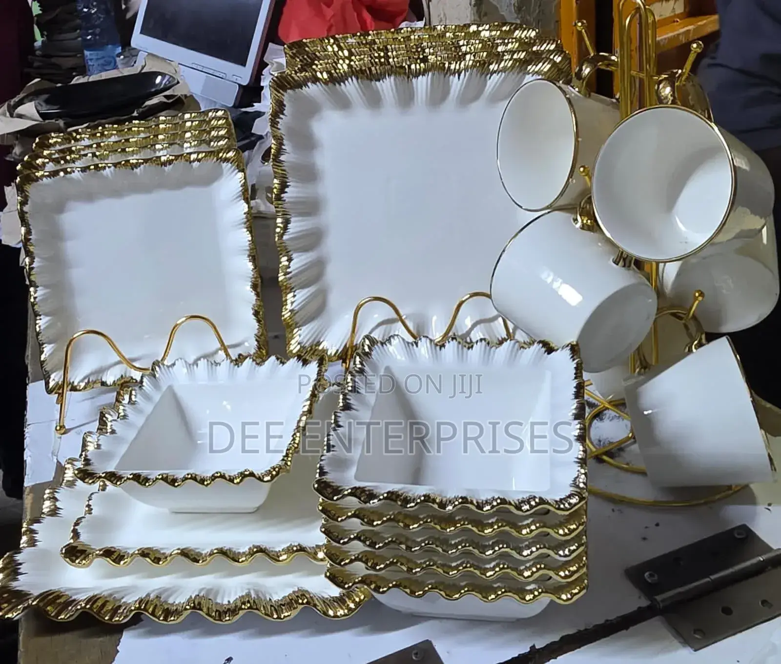 24 PCS Zig Gold Dinner Set