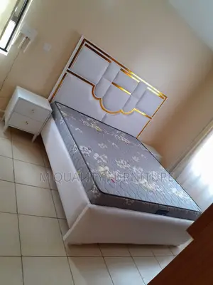 Panel Headboard Modern Bed