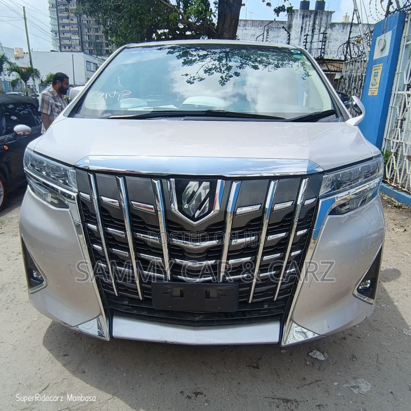 Toyota Alphard 2018 Gold