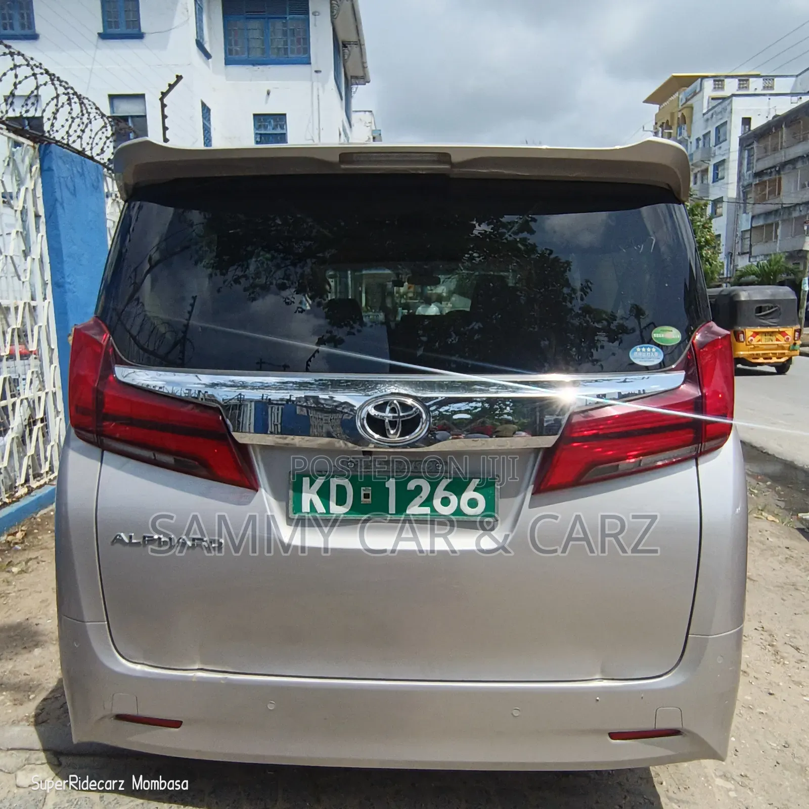 Toyota Alphard 2018 Gold