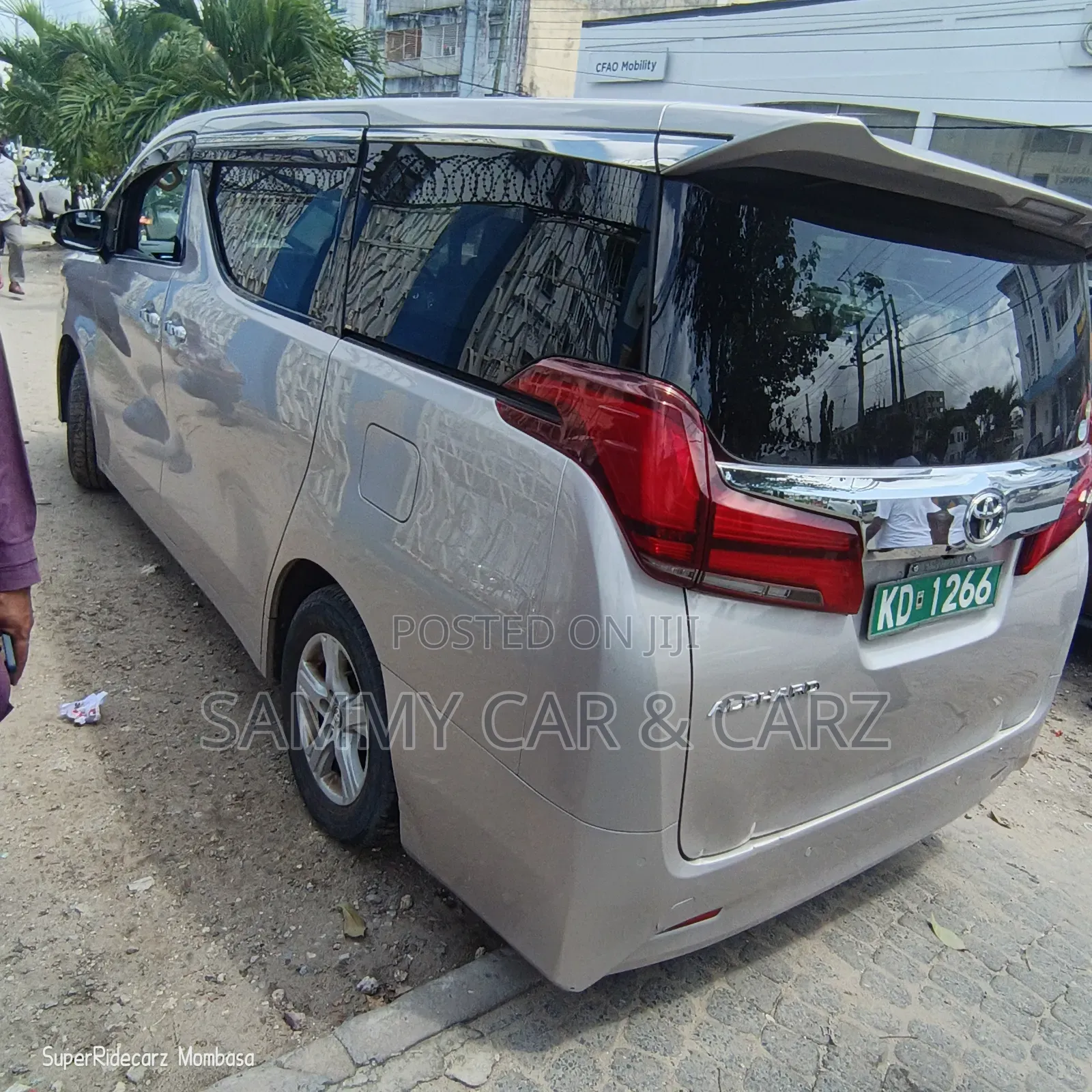 Toyota Alphard 2018 Gold