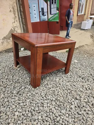 Smooth Mahogany Finish Coffee Table
