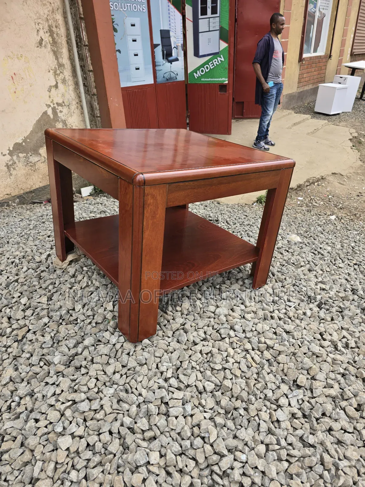 Smooth Mahogany Finish Coffee Table