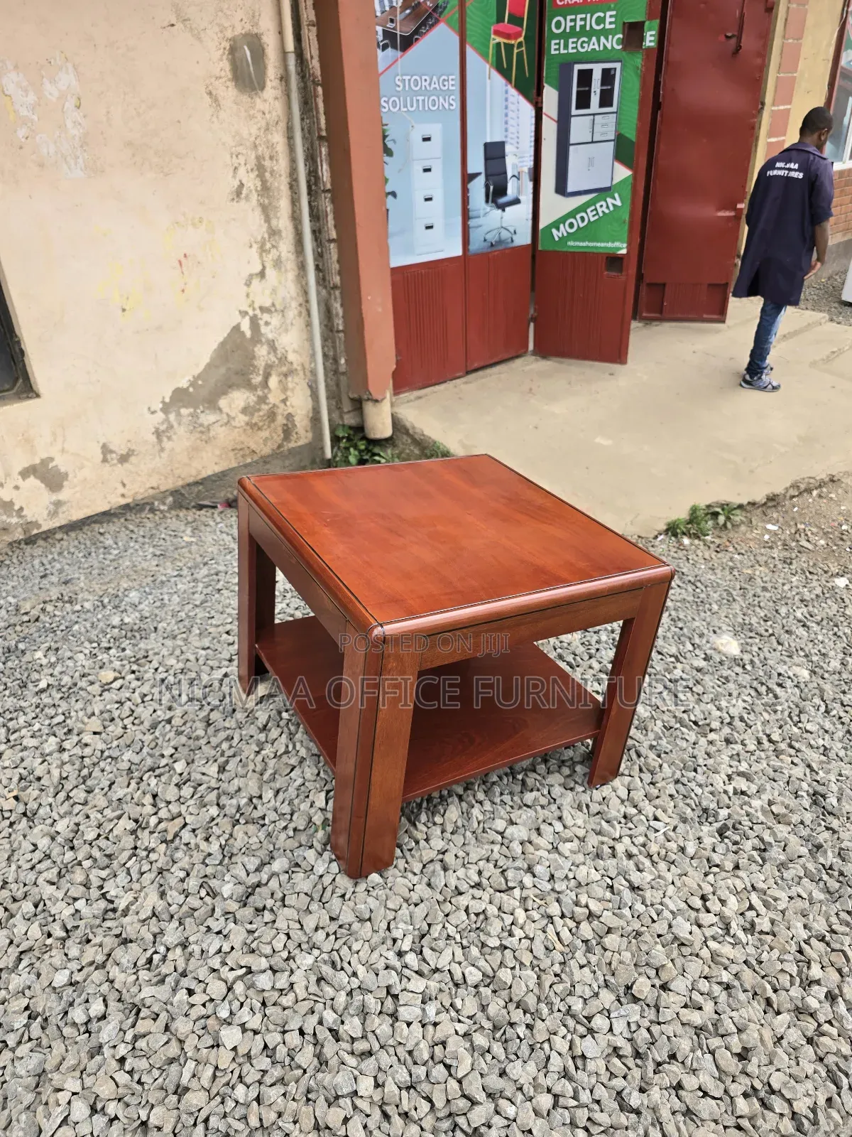 Smooth Mahogany Finish Coffee Table