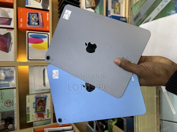 Apple iPad Air (2022) 64 GB Blue - main view