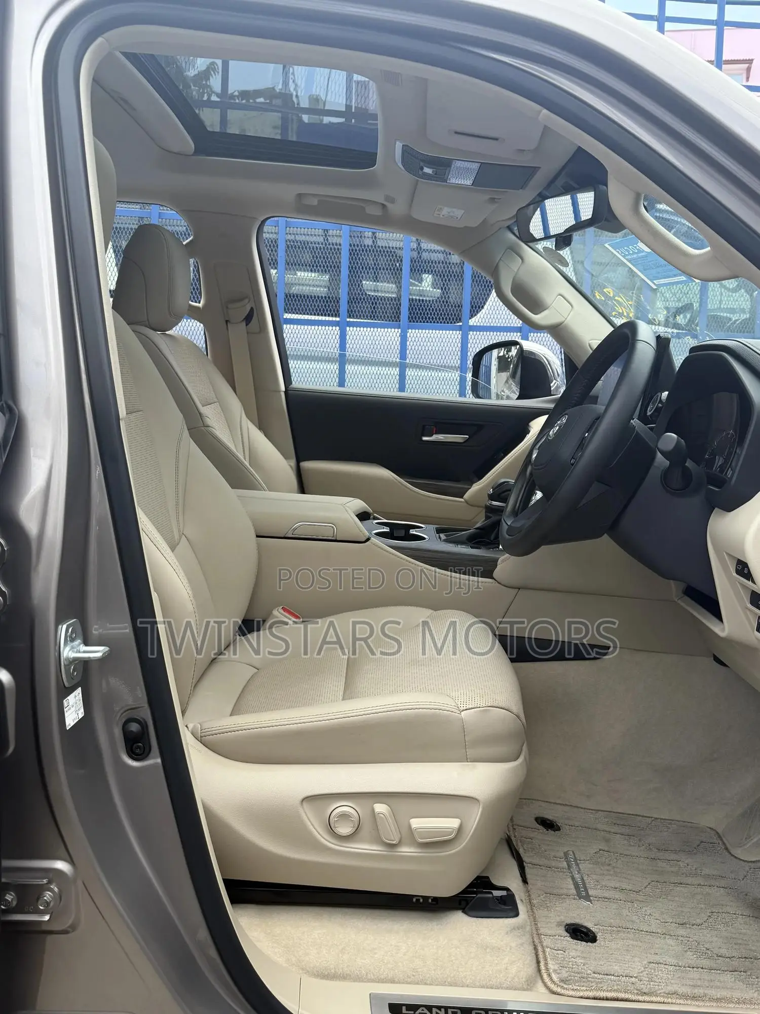 Toyota Land Cruiser 2023 Gold